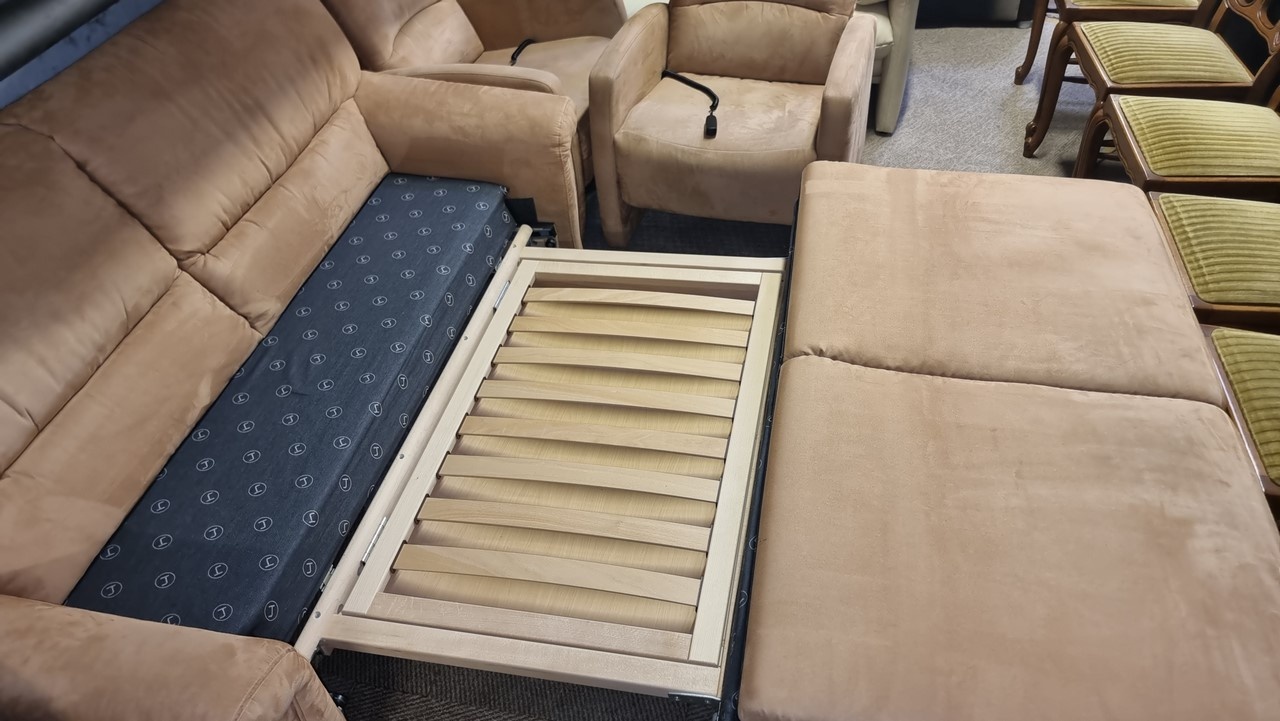 Išskleidžiama sofa su foteliais (foteliai su reklainerio mechanizmu)