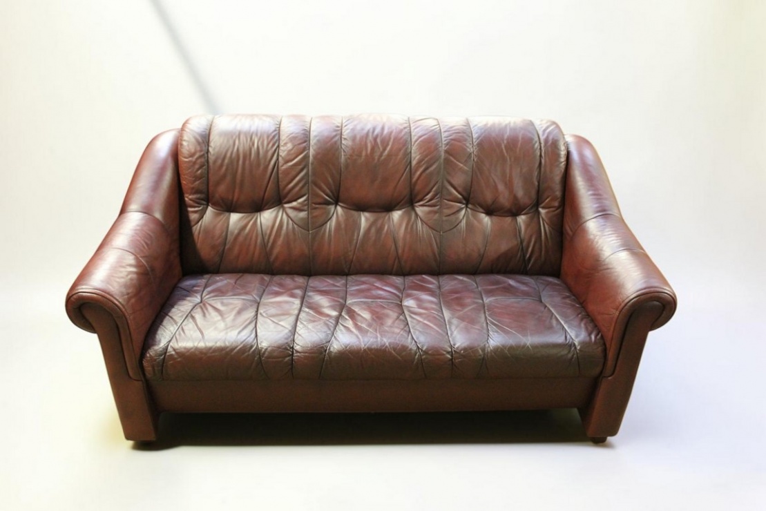 Natūralios odos sofa