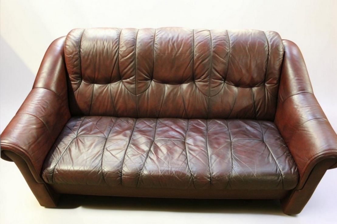 Natūralios odos sofa