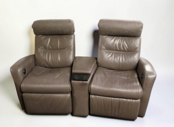 Natūralios odos sofa su reklainerio mechanizmu