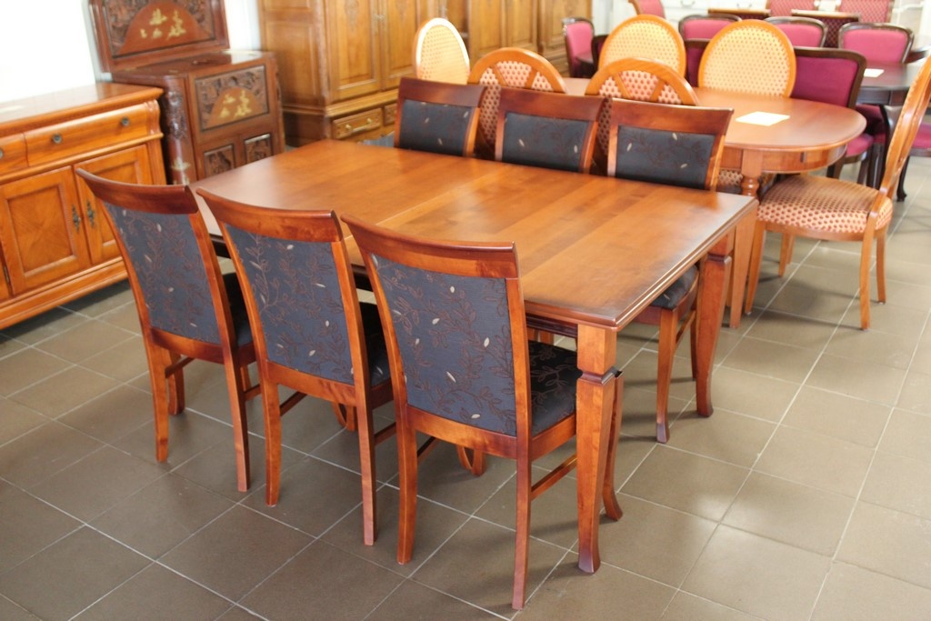 Išskleidžiamas stalas su 6 kėdėmis
