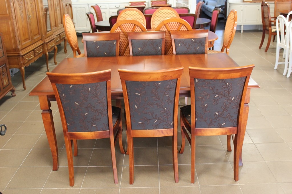 Išskleidžiamas stalas su 6 kėdėmis