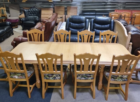Išskleidžiamas stalas su 10 kėdžių (ąžuolinis)
